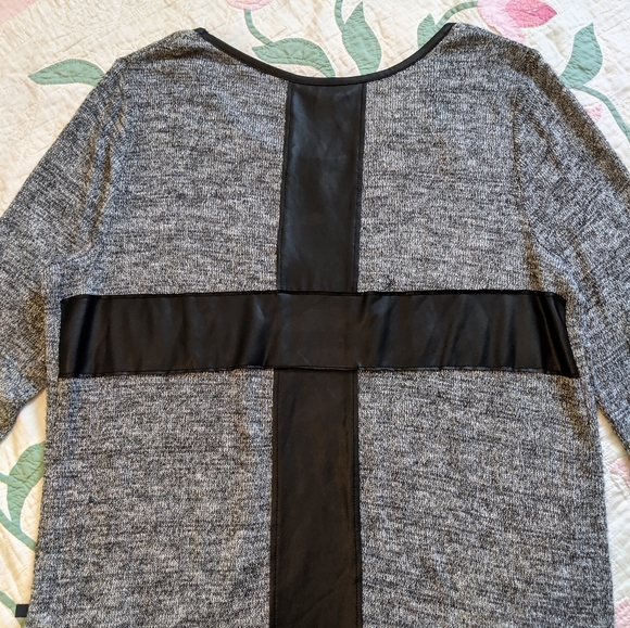 Rock & Republic Bull Skull Hi/Lol Light Sweater - Picture 8 of 9